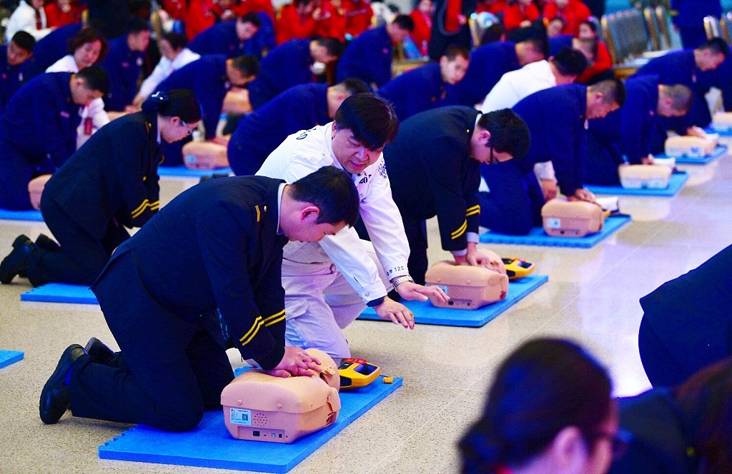 Beijing first aid center provides first aid training for over 400 front line workers from public security fire fighting and public transport sectors