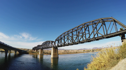 metal railroad truss bridge over colorado river parker az hzjbeig F0000